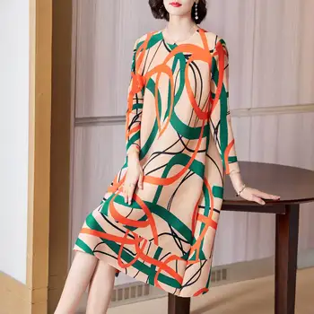 Suknelė Moterims 45-80KG 2022 metų Rudenį Trijų Spalvų Linijų Atspausdinta Apvalios Kaklo, Riešo Ilgio Rankovėmis Laisvas Ruožas Miyake Plisuotos Midi